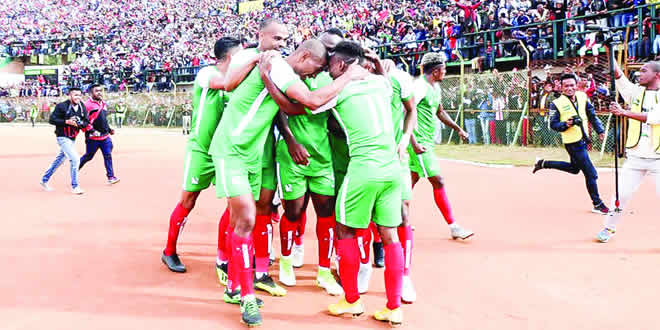 Les joueurs malgaches célébrant la victoire au stade Vontovorana.